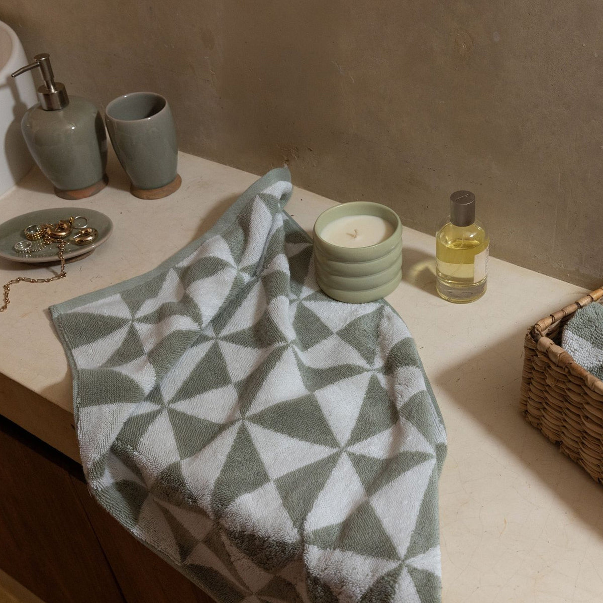 Umbra Australian Cotton Towels – Bath Collection
